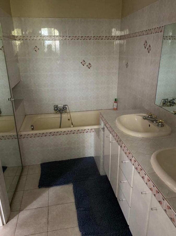 Chambre Spacieuse Independante Dans Villa Plus Parking Privee ル·カネ エクステリア 写真